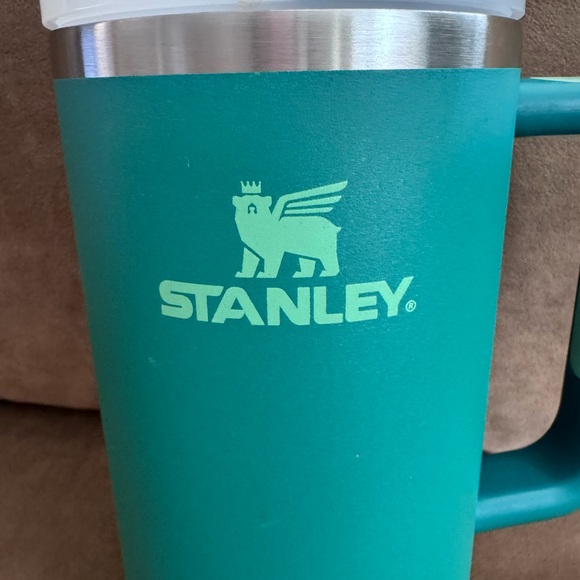 Stanley Classic Green Mug with Handle - Picture 2 of 5